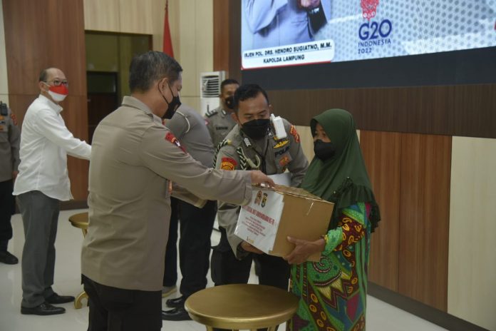 Gelar Baksos Religi Polda Lampung Salurkan Puluhan Ribu Paket Sembako