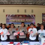 Polres Mesuji Adakan Konferensi Pers Hasil Penangkapan 8 Tersangka Pengedar Uang Palsu Dan Beberapa Barang Bukti.