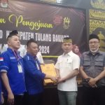 Zuldin Ketua Dpc Demokrat Kabupaten Tulang  Secara Resmi Daftarkan 40 Bacaleg ke KPU Tulang Bawang