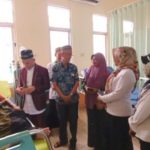 Pj Bupati Tulang Bawang Serahkan Bantuan Dari BAZNAS Untuk Asnaf Miskin Bagi Keluarga Pasien Kurang Mampu.