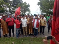 Bergabung Di 4 Parpol,”P.Asis Hintihu,Resmi Mendaftar Sebagai Balon Bupati Buru.