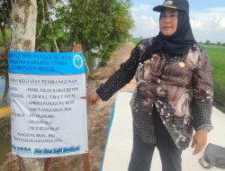 Aparatur Desa Panggung Rejo Bangun Jalan Tempat Pemakaman Umum Menggunakan Rabat Beton.